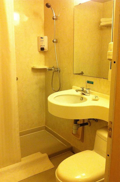 Jinjiang Inn - Wuhan Dingziqiao Номер фото